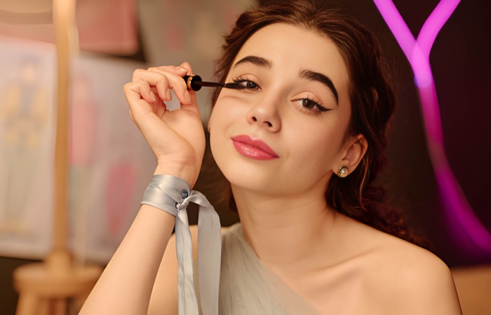 How to Choose the Right Glitter Mascara for You